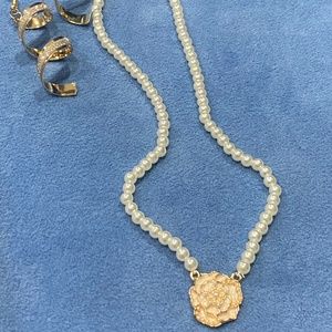 New,Fashion Jewelry, pearl with pendant necklace and earrings.